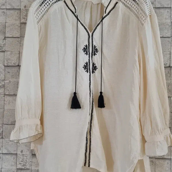 [BUNJANG] CC Collect Linen Embroidered Tassel Blouse / cc컬렉트 린넨 블라우스