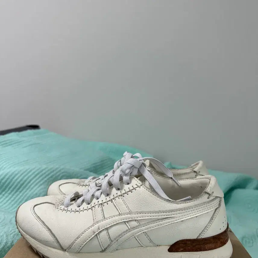 [BUNJANG] Onitsuka Tiger White Sneakers Size 245 / 오니츠카타이거 정품 흰색 스니커즈 245