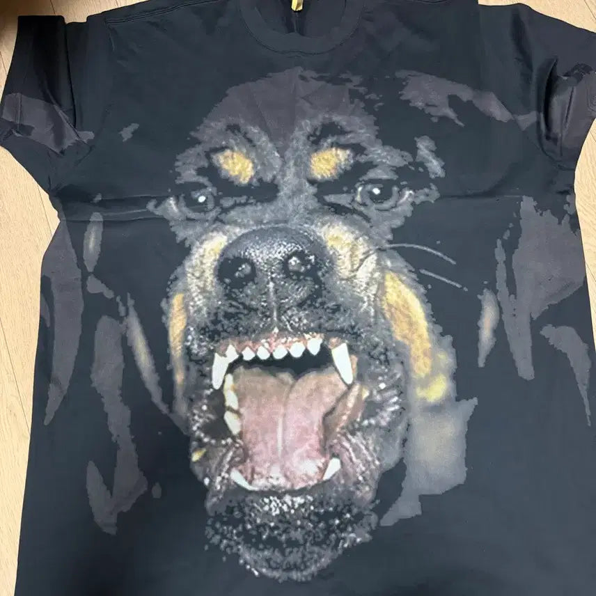 [BUNJANG] Givenchy Rottweiler Graphic T-Shirt Black / 지방시 핏불 반팔티 블랙