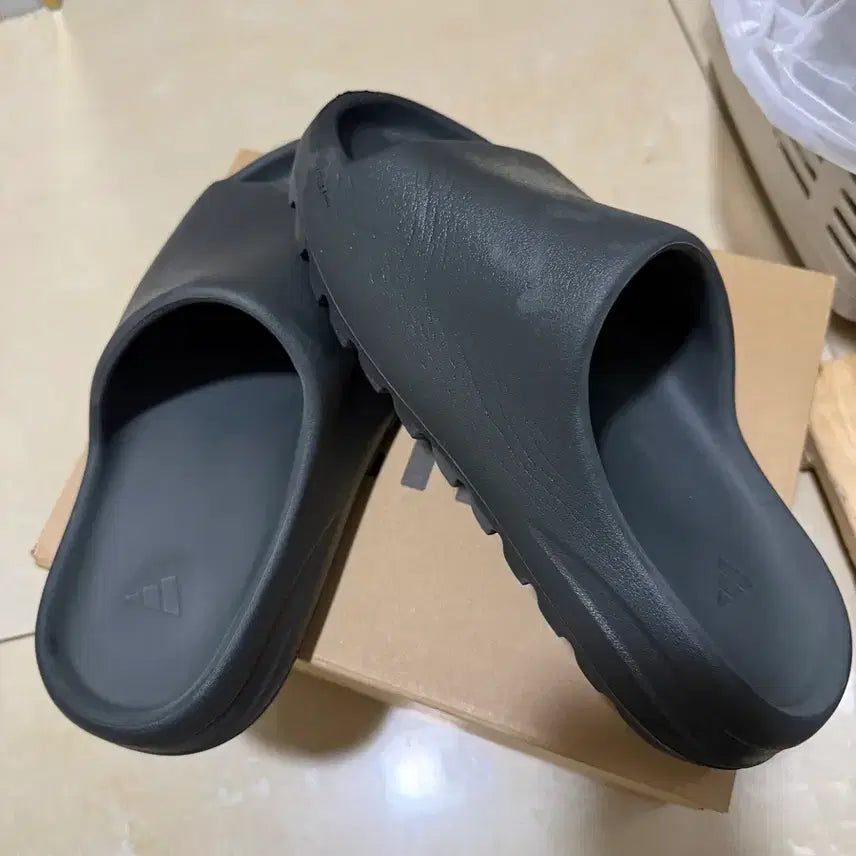 [BUNJANG] Adidas Yeezy Slide Onyx Sandals / 아디다스 슬라이드 오닉스