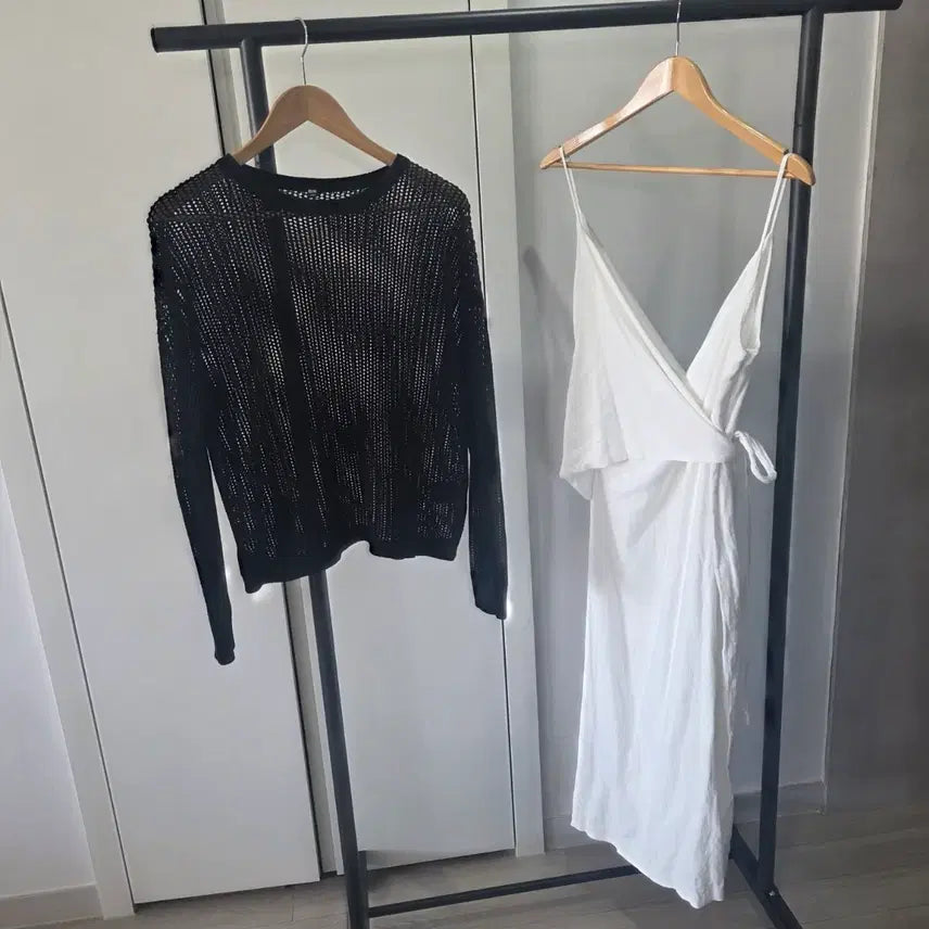 [BUNJANG] Black Knit & White Strap Dress Set / 블랙 니트  &끈 흰색 원피스 세트
