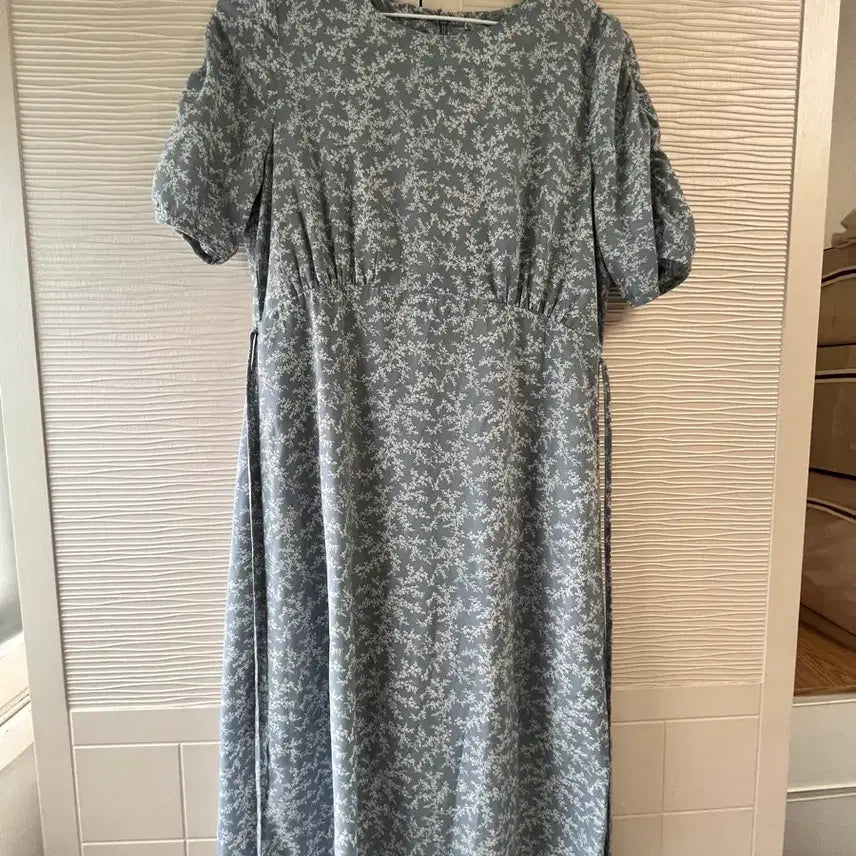 [BUNJANG] Light Blue Floral Print Long Dress with Puff Sleeves / 하늘색 잔꽃 롱 원피스