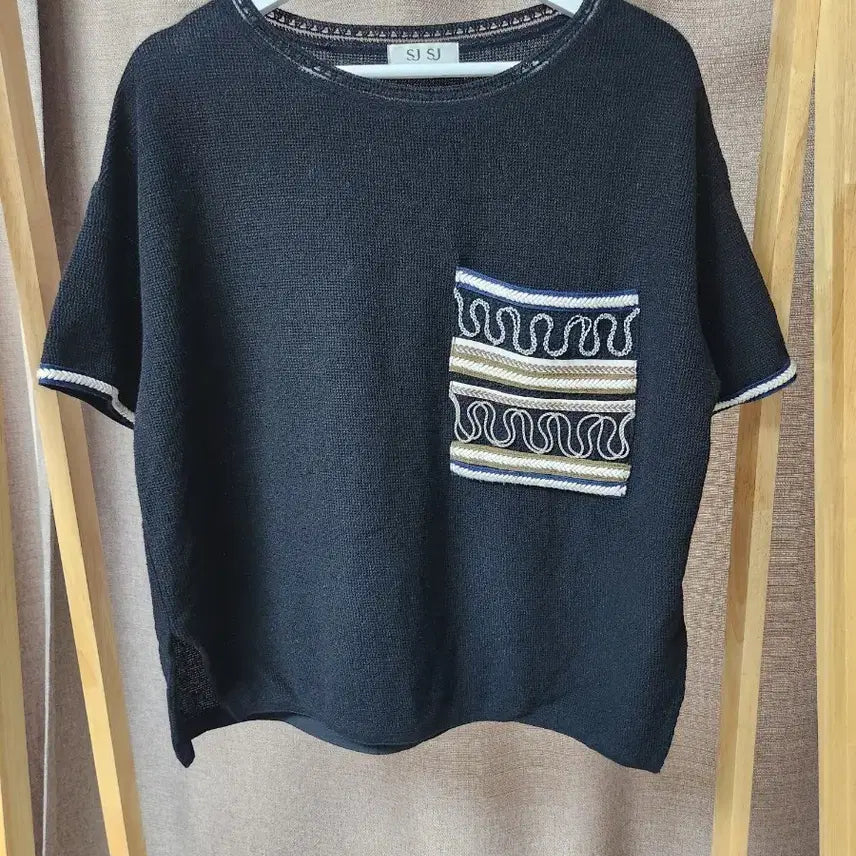 [BUNJANG] SJ SJ Round Neck Embroidered Short Sleeve Knit T-shirt / SJ SJ 라운드넥 자수 반팔 니트