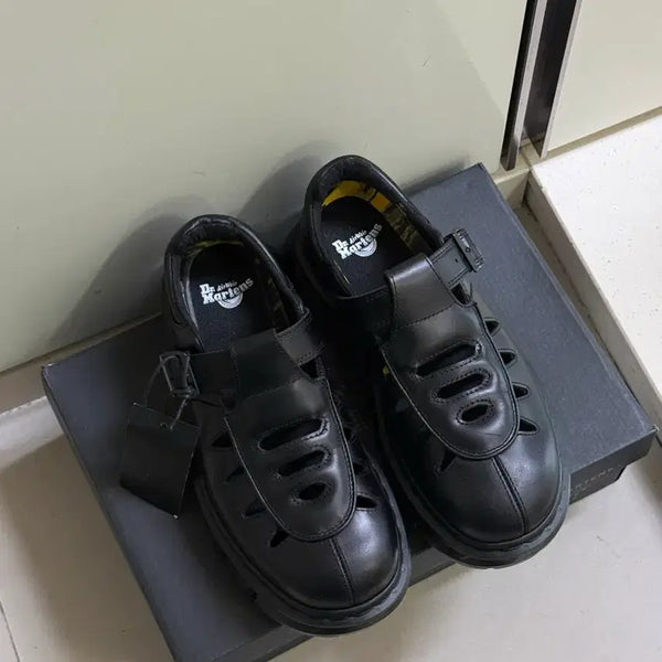 [BUNJANG] Dr. Martens Cubist Fisherman Sandal / 닥터마틴 큐비스트 피셔맨 240 새제품