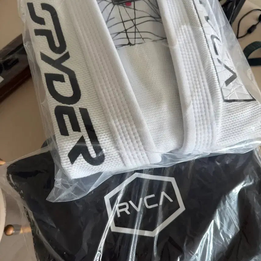 [BUNJANG] RVCA Jiu-Jitsu Gi White A3 / 스파이더 루카 a3 화이트