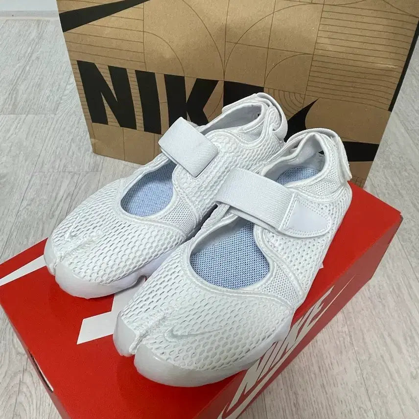 [BUNJANG] Nike Air Rift White 240mm / [새상품] 나이키 에어리프트 화이트 240 백화점구매 풀박스+쇼핑백