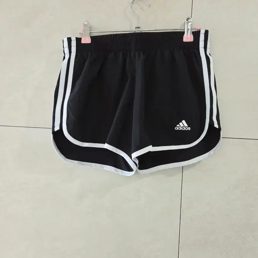 [BUNJANG] Adidas Women's Black Shorts with White Stripes / 아디다스 여성 반바지 블랙 화이트라인