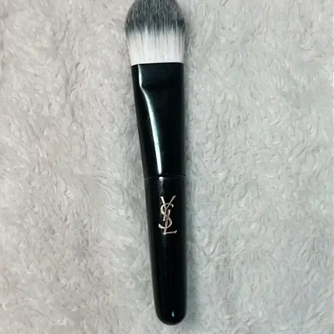 [BUNJANG] Yves Saint Laurent Foundation Brush / 입생로랑 파운데이션 브러쉬