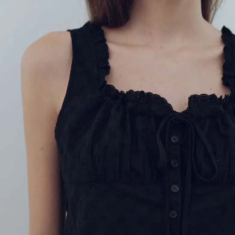 [BUNJANG] URAGO Lace Sleeveless Top Black Free Size / 유라고 레이스 슬리브리스 블랙 F