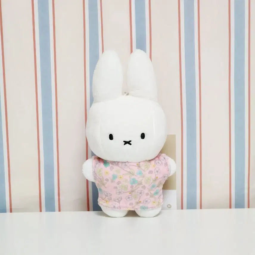 [BUNJANG] Miffy Floral Outfit Keychain Doll - Official Mascot Plush / 새상품)미피 꽃무늬옷 키링 인형_정품 마스코트 누이 마콧 공식 굿즈 공굿