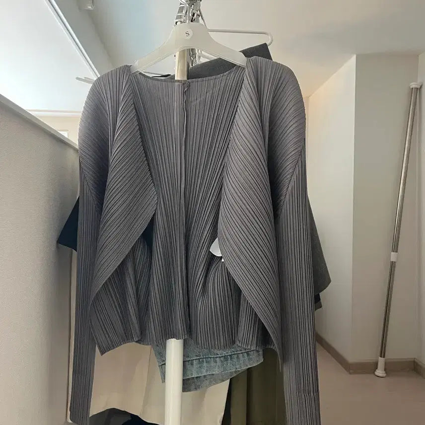 [BUNJANG] Pleats Please Basic Cardigan Charcoal Size 3 / 플리츠플리즈 베이직 가디건(차콜3사이즈)