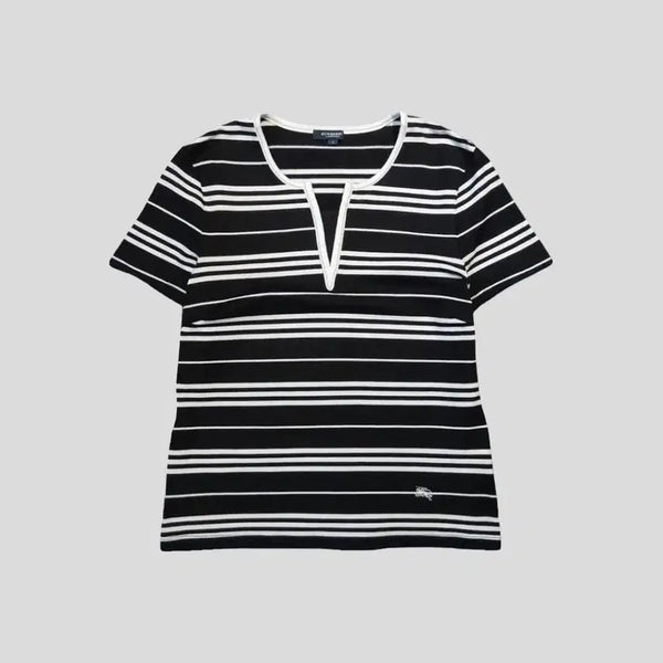 [BUNJANG] Burberry JP Black White Stripe Equestrian Knight Logo Cotton Blend V-Neck Short Sleeve T-Shirt / 버버리 JP 블랙 화이트 스트라이프 기마병 로고 코튼 블렌드 브이넥 반팔