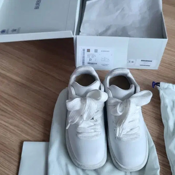 [BUNJANG] Burberry Leather Box Sneakers - White (Size 37) / 정품 버버리 레더박스 스니커즈37