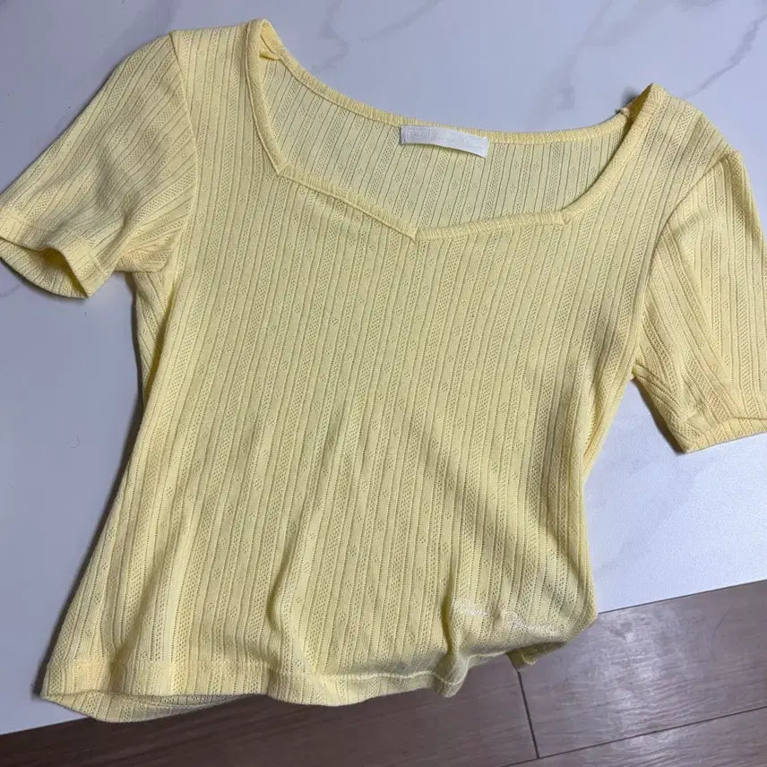 [BUNJANG] Plac Square Neck Perforated Short Sleeve T-Shirt / 플랙 스퀘어넥 펀칭 반팔티