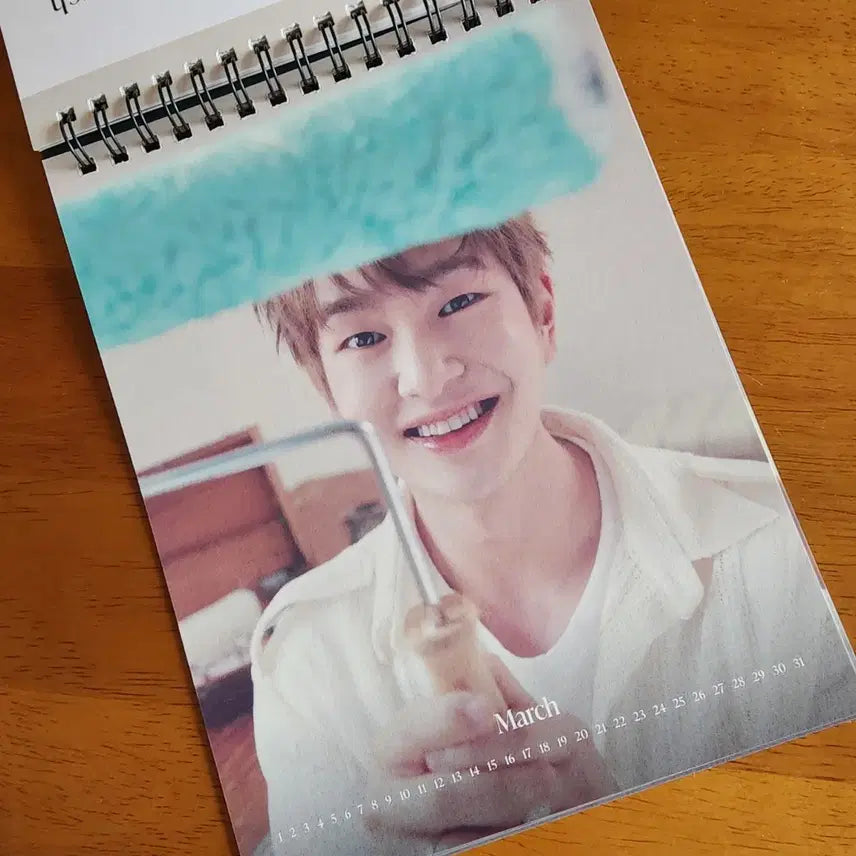 [BUNJANG] ONEW 2025 Season's Greetings Desk Calendar / 온유 2025 시즌그리팅 데스크 캘린더