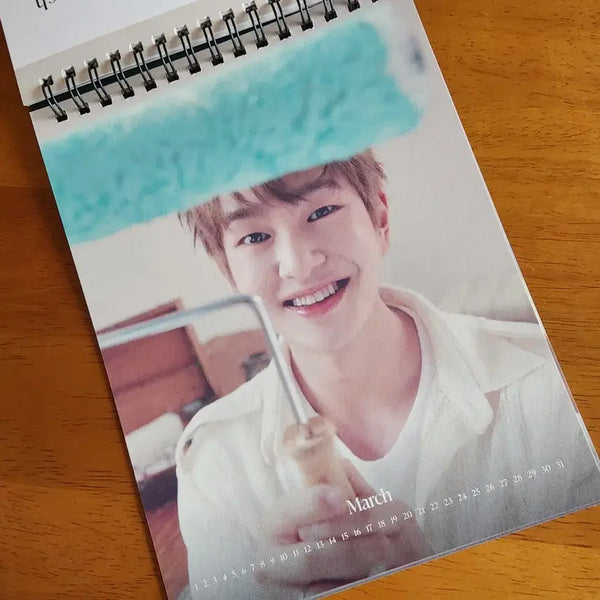 [BUNJANG] ONEW 2025 Season's Greetings Desk Calendar / 온유 2025 시즌그리팅 데스크 캘린더