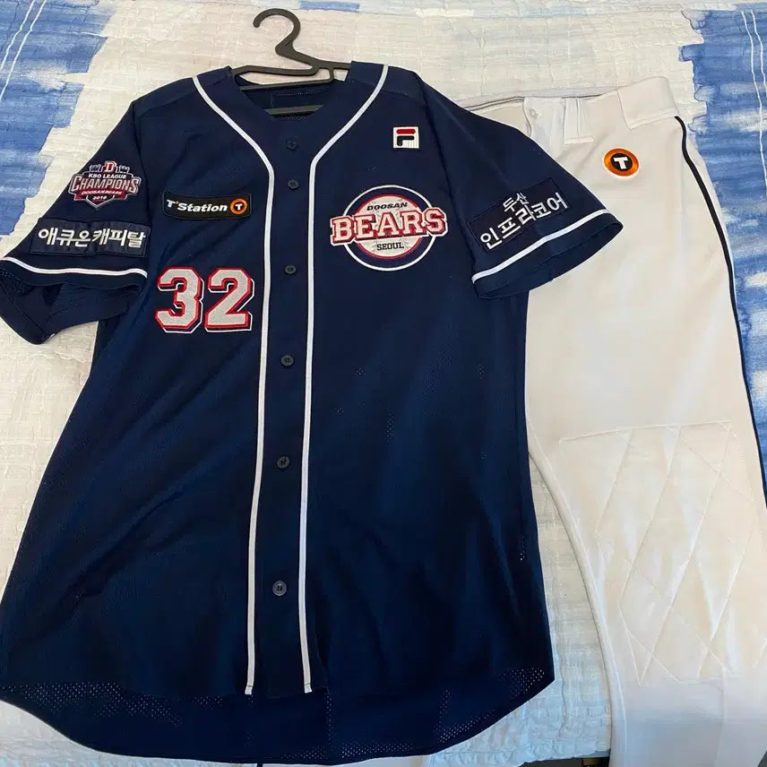 [BUNJANG] Doosan Bears Kim Jae-hwan 2018 Game-Worn Uniform Set with Autograph / 두산 김재환 2018 실착 유니폼 세트