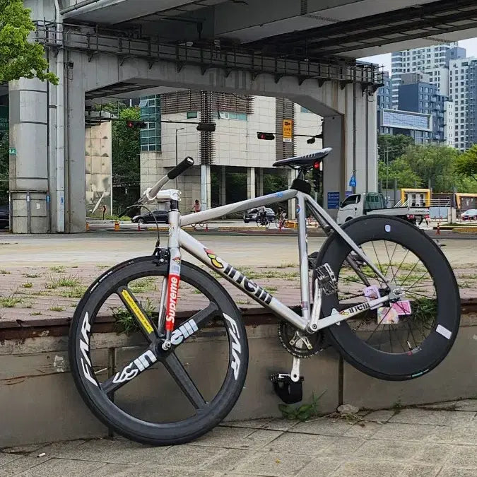 [BUNJANG] Cinelli Mash Bolt 1.0 Frameset with Uno Riser Bar and Shimano Dura-Ace Front Wheel / 치넬리 매쉬볼트 디스크휠이랑 교신 봅니다 (판매도 합니다)
