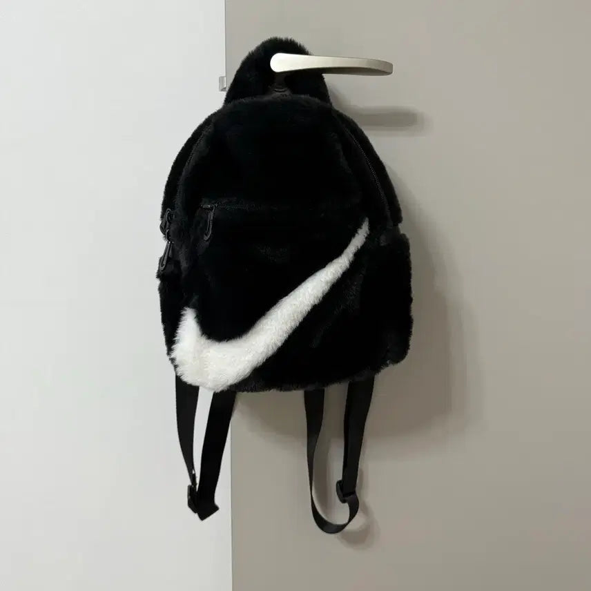 [BUNJANG] Nike Futura 365 Faux Fur Mini Backpack / 나이키 퓨추라 365 퍼 미니 백팩