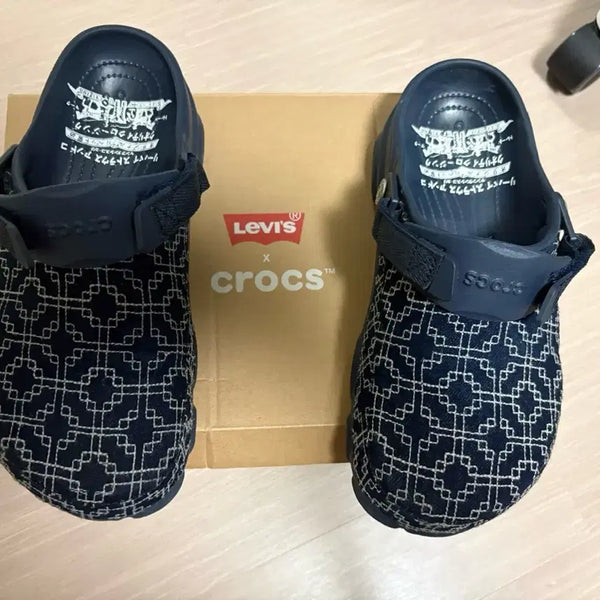 [BUNJANG] Crocs x Levi's All Terrain Clog Navy 270 / 크록스 x 리바이스 올 터레인 클로그 네이비 270
