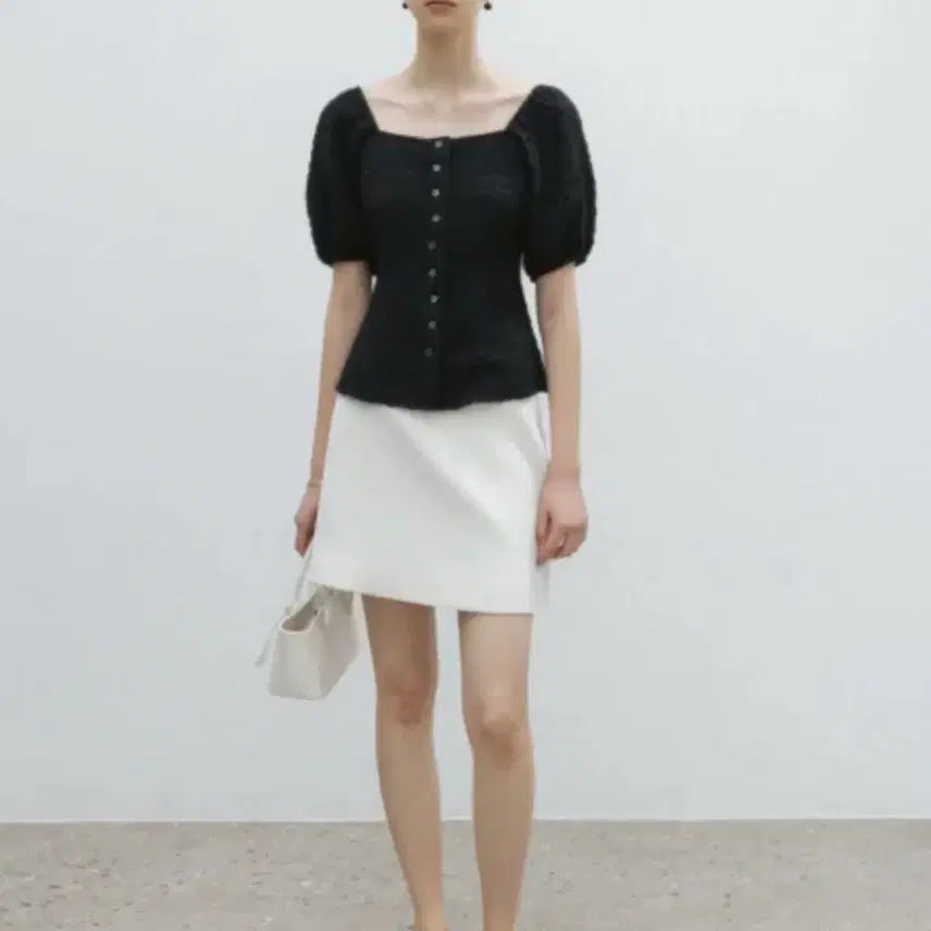 [BUNJANG] SIE Adina Square Puff Sleeve Blouse / SIE 시에 아디나 스퀘어 퍼프 소매 블라우스