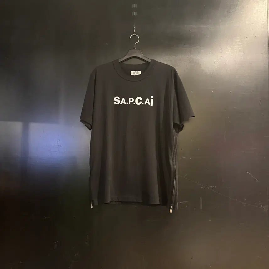 [BUNJANG] A.P.C. x sacai Logo T-Shirt XL / 아페쎄 사카이 로고 반팔 티셔츠