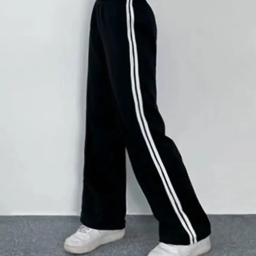[BUNJANG] Black Two-Stripe Track Pants / 두줄 검정 바지