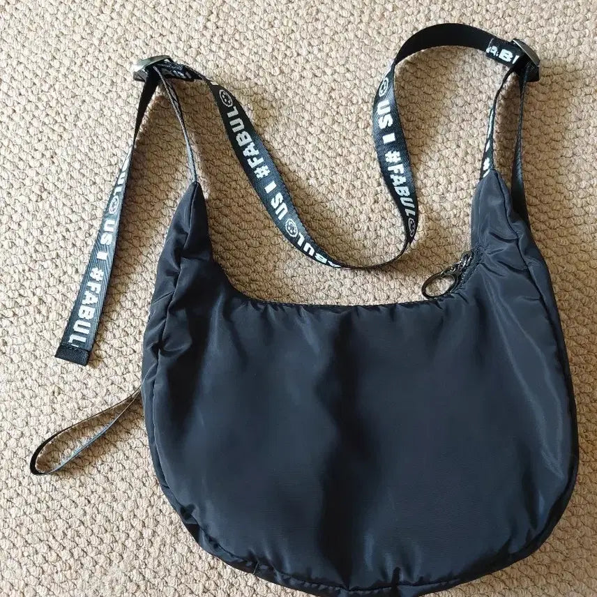 [BUNJANG] Zara Smile Shoulder Bag Black / 자라 스마일 백