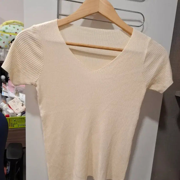 [BUNJANG] Beige V-Neck Short Sleeve T-Shirt / 베이지 브이넥 반팔티(새상품)