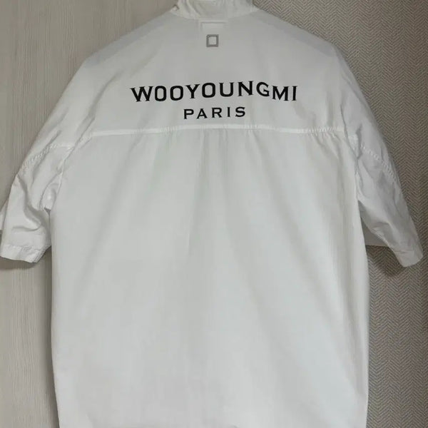 [BUNJANG] Wooyoungmi SS23 White Back Logo Short Sleeve Shirt / (48) 23ss 우영미 백로고 반팔 셔츠 화이트