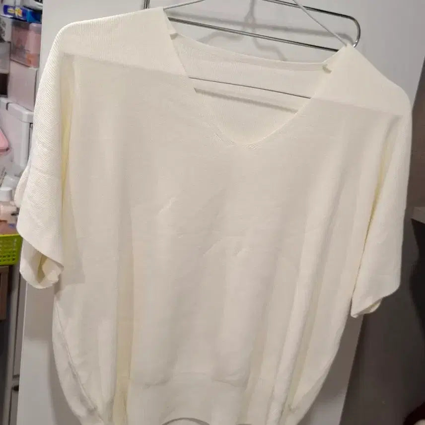 [BUNJANG] V-Neck Short Sleeve T-Shirt - Ivory (New) / 브이넥 반팔티 아이보리(새상품)