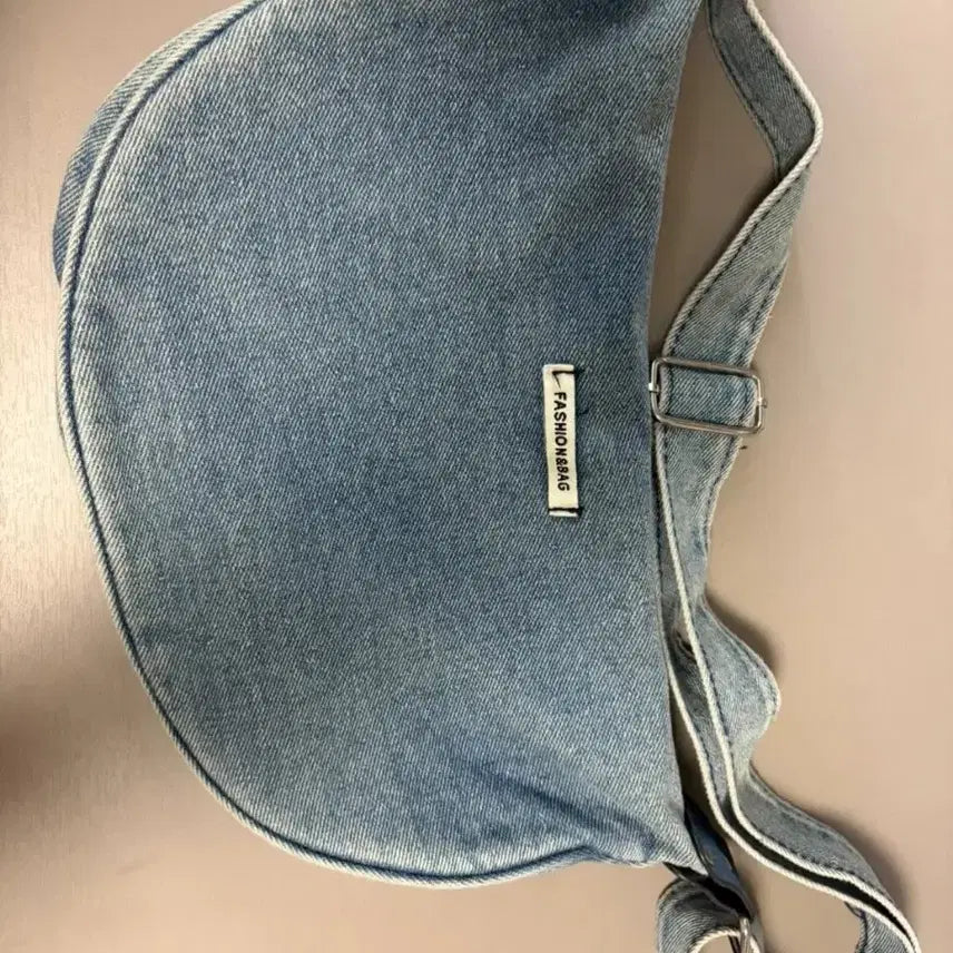 [BUNJANG] Denim Half-Moon Shoulder Bag / 데님 반달 숄더백(테무산)