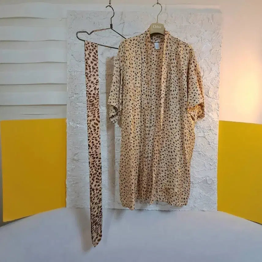 [BUNJANG] 100% Silk Leopard Print Outerwear / 실크100% 레오파드. 아우터. 실크옷