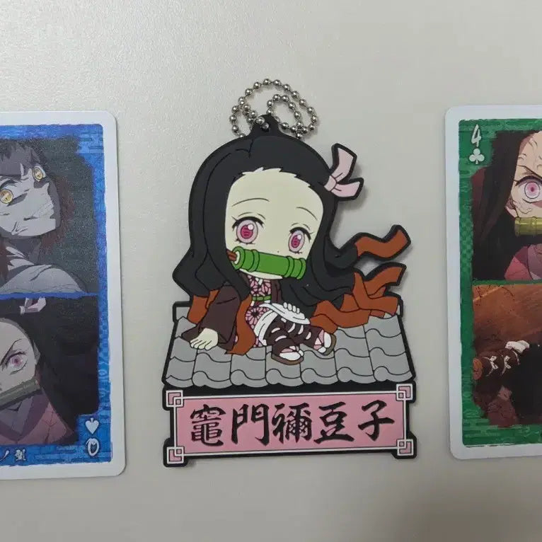 [BUNJANG] Demon Slayer: Kimetsu no Yaiba Nezuko Rubber Strap Keychain (with 2 Photocards) / 귀멸의 칼날 러버스트랩 고무키링: 네즈코(포토카드선물2개)