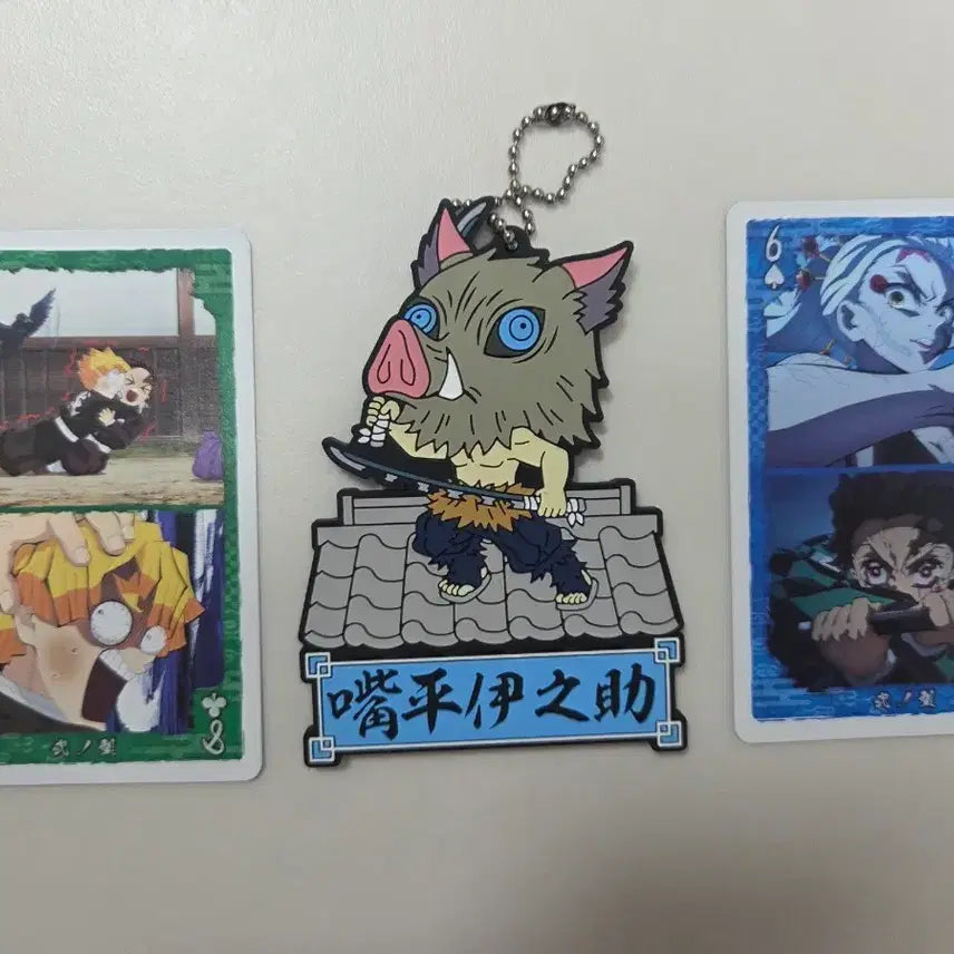 [BUNJANG] Demon Slayer: Kimetsu no Yaiba Inosuke Rubber Strap Keychain (Includes 2 Photocards) / 귀멸의 칼날 러버스트랩 고무키링: 이노스케(포토카드선물2개)