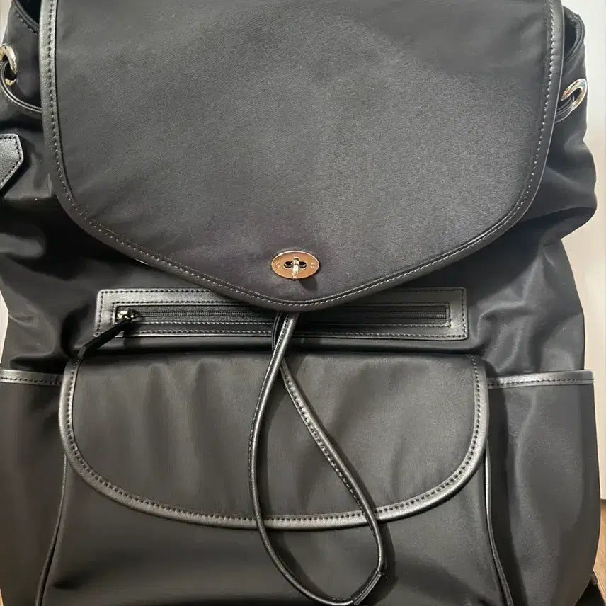 [BUNJANG] Love Charm Ruevie Backpack Large / 러브참 쭈언니 르비에 백팩 라지