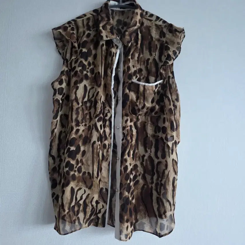 [BUNJANG] Jigotte Leopard Print Sleeveless Shirt / 지고트레오파드 패턴 민소매 셔츠