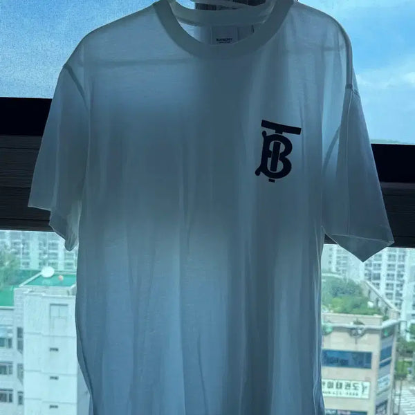 [BUNJANG] Burberry Logo T-Shirt White (Oversized Fit) / 버버리 로고 반팔티 화이트(오버핏)