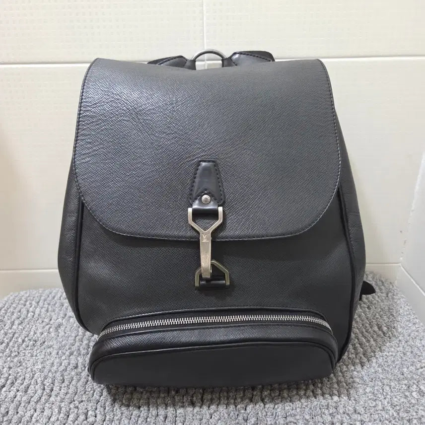 [BUNJANG] Louis Vuitton Taiga Cassia Backpack / 루이비통 타이가 카시아 백팩 (정품) 깨끗해요