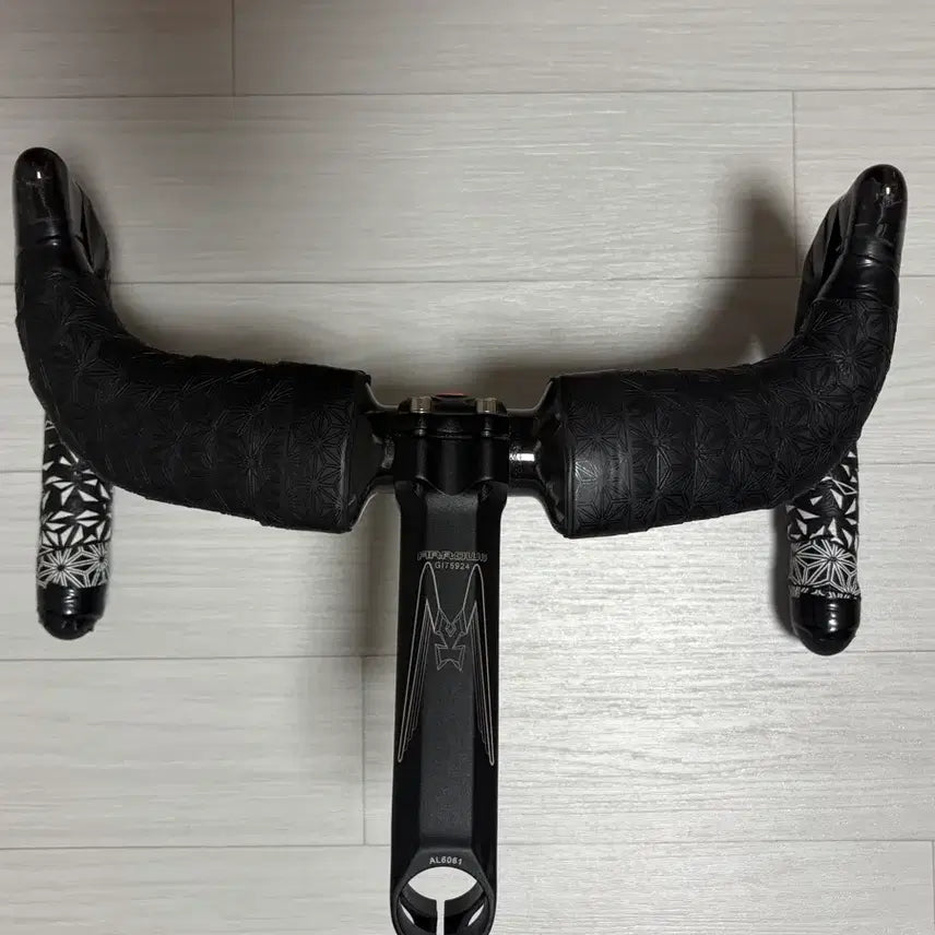 [BUNJANG] Velugo Bunch Bar Handlebar 34.5 Size with Supercaz Bar Tape and KCNC 150mm 17 Degree Stem / 핸들셋 판매합니다