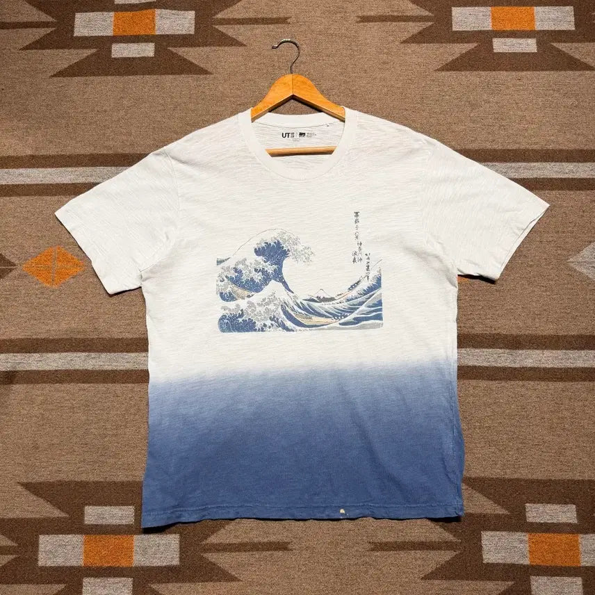 [BUNJANG] Uniqlo UT Tsunami Short Sleeve T-Shirt L / 유니클로 UT 쓰나미 반팔 L