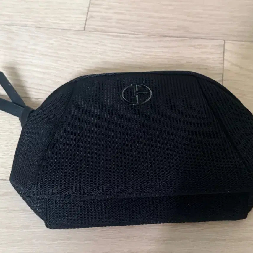 [BUNJANG] Giorgio Armani Makeup Pouch / 미사용 조르지오 아르마니 메이크업 파우치