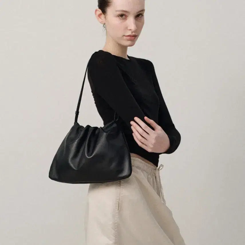 [BUNJANG] Nothing Written Nella Strap Large Bag Black / 낫띵리튼 Nella strap large bag (Black)