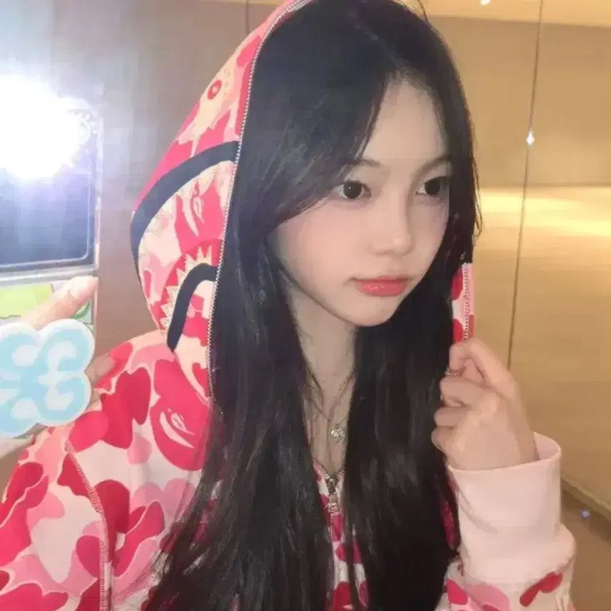 [BUNJANG] Bape Pink Camo Crystal Stone Shark Crop Hoodie / [M] 베이프 핑크 카모 크리스탈 스톤 샤크 크롭 후드