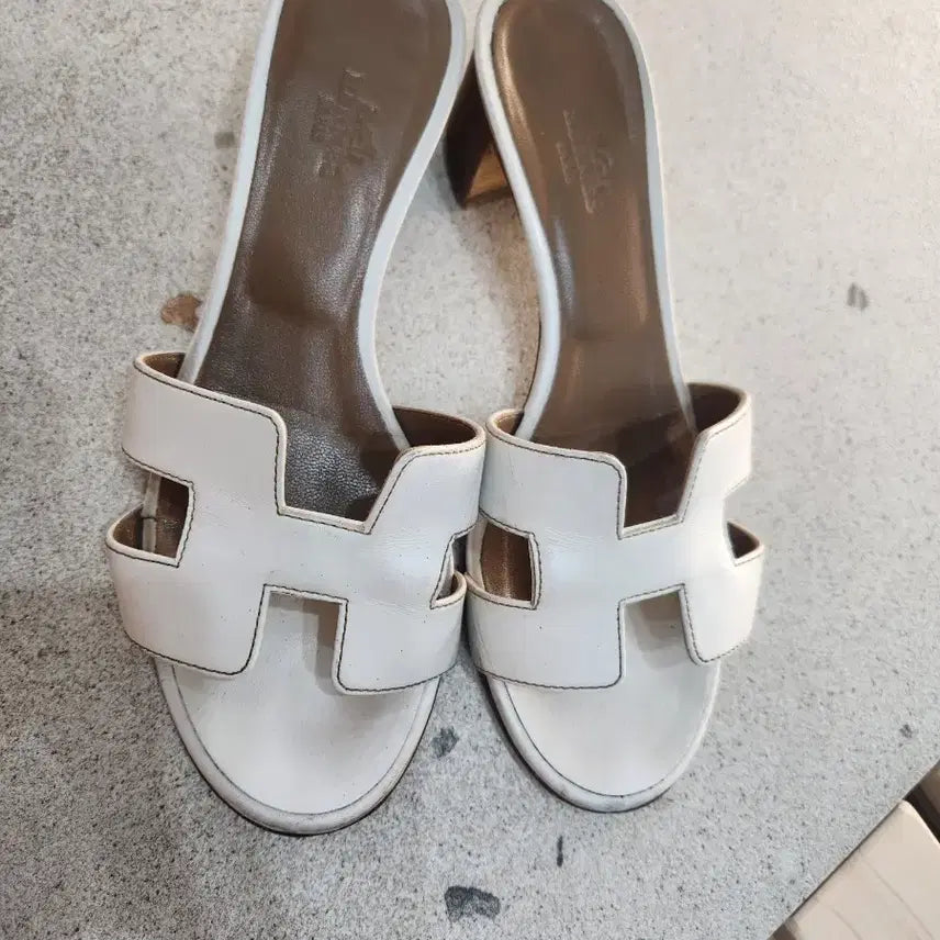 [BUNJANG] Hermes Oasis Mules Slippers White / 에르메스 오아시스 슬리퍼 급처분