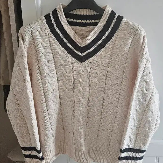 [BUNJANG] Twisted Knit Sweater / 꽈베기니트 교신