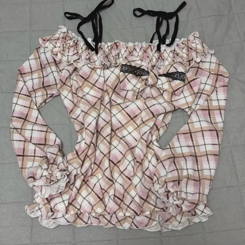 [BUNJANG] Trallala Argyle Check Big Ribbon Off-Shoulder Knit / 트랄라라 리즈리사 아가일 체크 딸초 프릴 빅리본 오프숄더 니트
