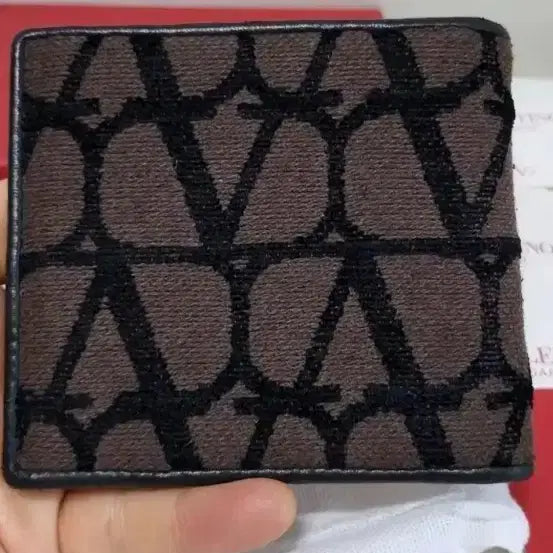 [BUNJANG] Valentino Garavani Signature V Logo Wallet / (정품) 발렌티노 가라바니 지갑