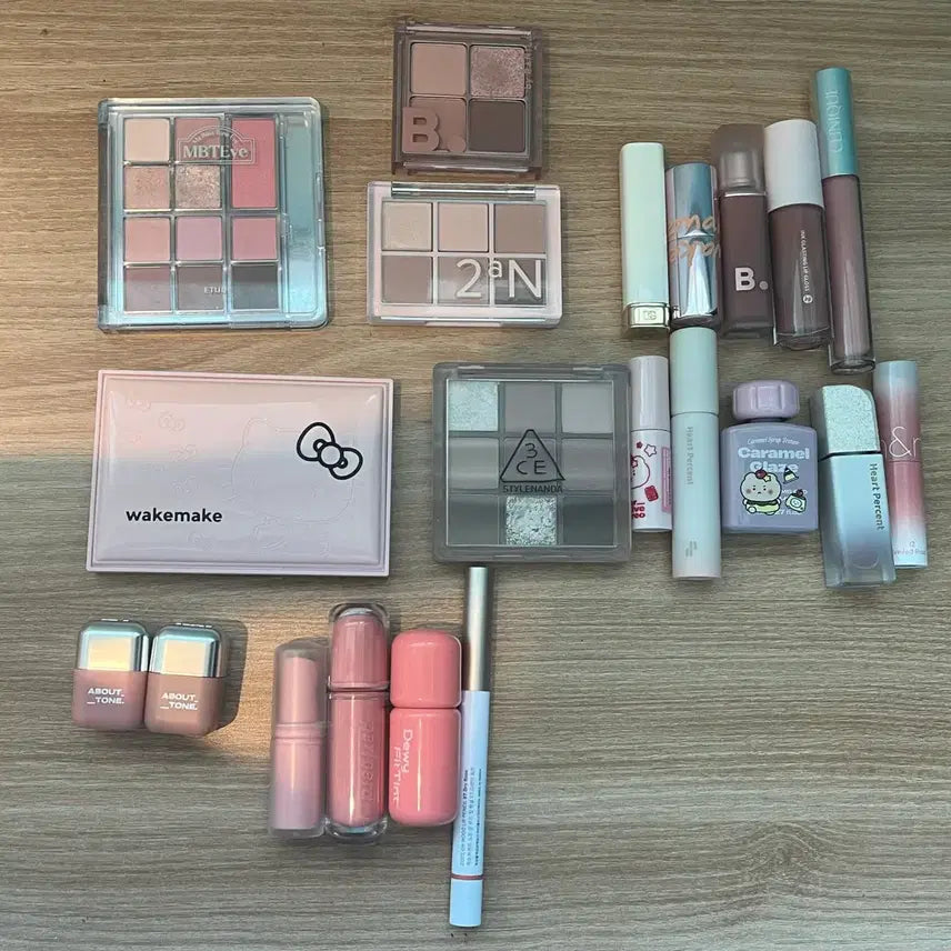 [BUNJANG] Cosmetics Bundle Set (WakeMake, Dolce & Gabbana, Clinique, BanilaCo, 2aN, etc.) / 화장품 일괄 (웨이크메이크, 돌체앤가바나, 크리니크, 바닐라코,투에이엔등