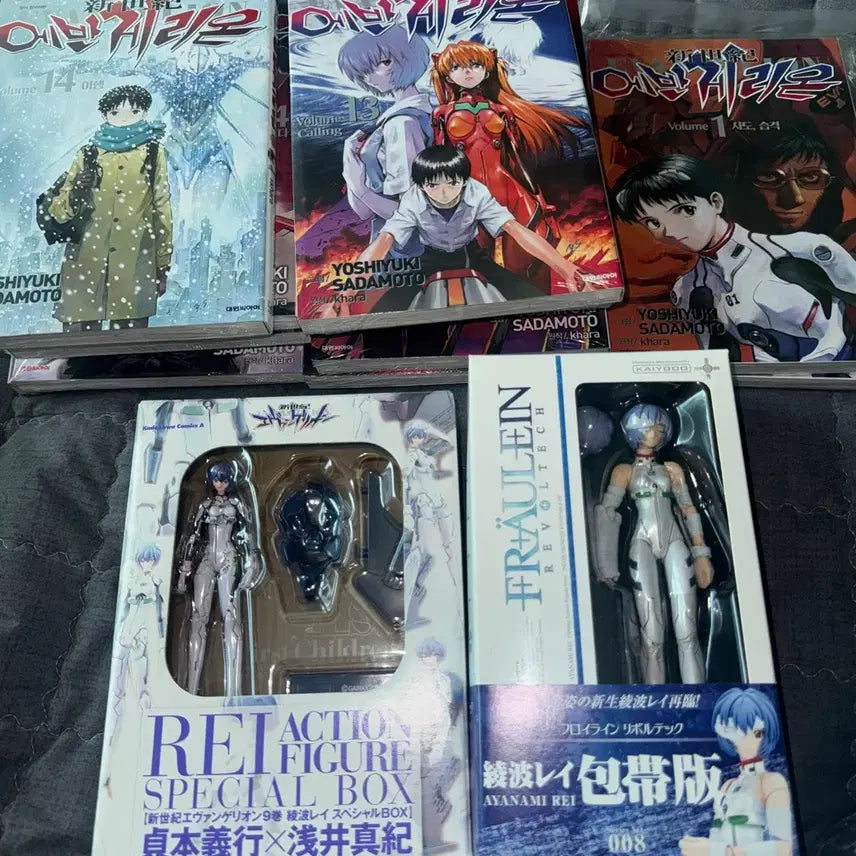 [BUNJANG] Evangelion Old Edition Complete Manga Set & Rei Ayanami Figure Bundle / 에반게리온 구판 미개봉 만화책 전권 레이 피규어 일괄